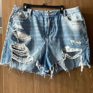 Excellent used condition American Eagle Distressed short